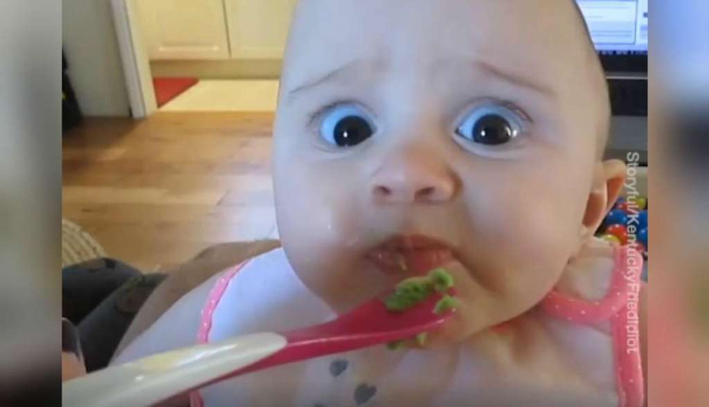 El divertido video de bebé que prueba aguacate