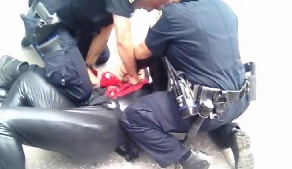 VIDEO Spiderman es detenido en Nueva York tras enfrentarse a un policía