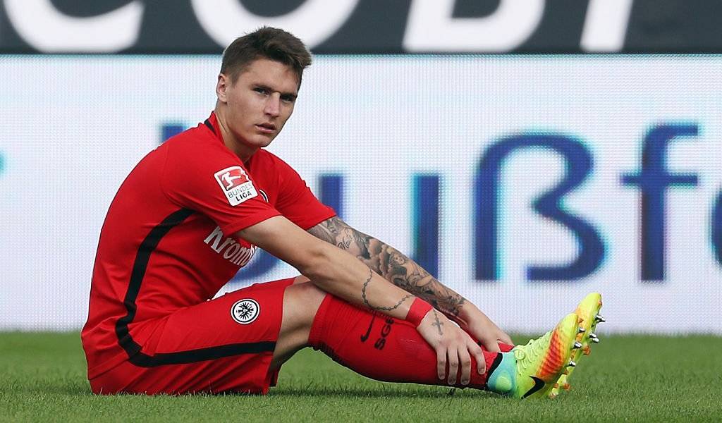 Eintracht Frankfurt separa a jugador por un tatuaje