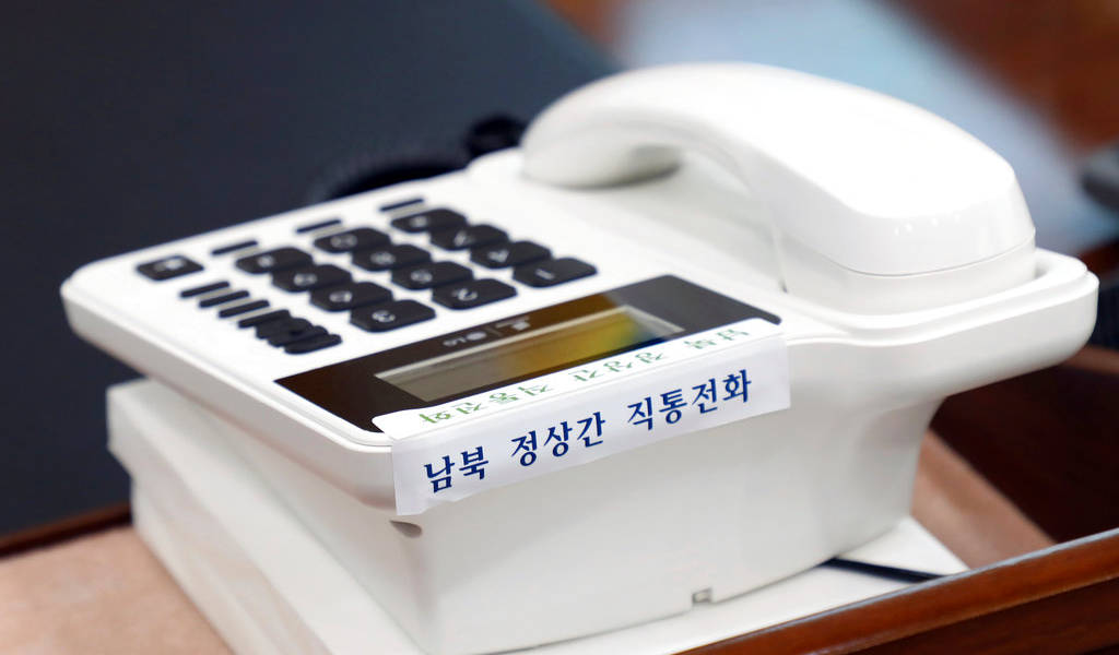 Coreas establecen línea telefónica antes de cumbre