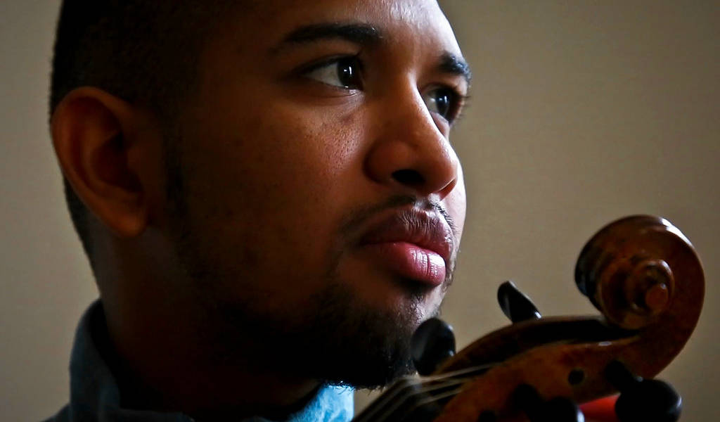 Violinista de Venezuela rehace su vida en Nueva York