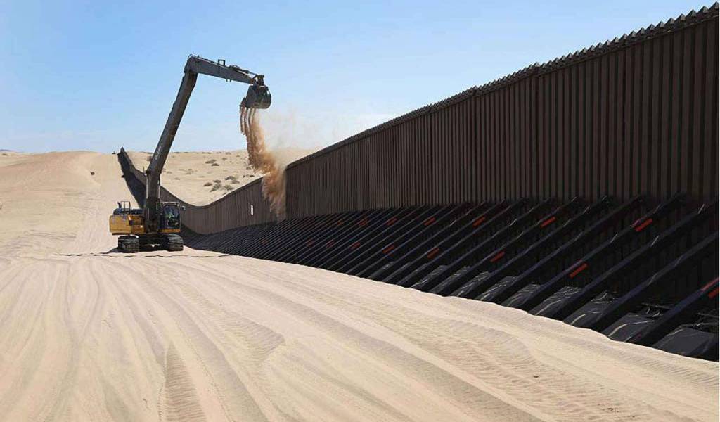 EE.UU. planea adjudicar en abril contratos para muro con México