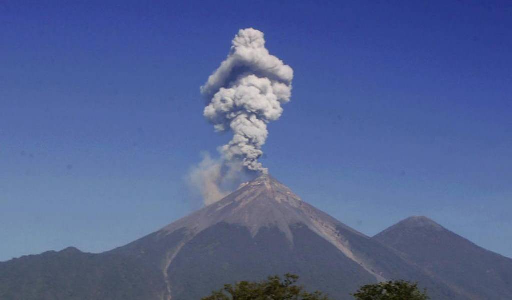Volcán Fuego aumenta actividad eruptiva en Guatemala