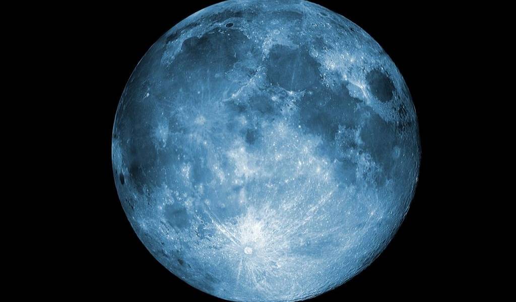 ¿Por qué la Luna no es una esfera perfecta?