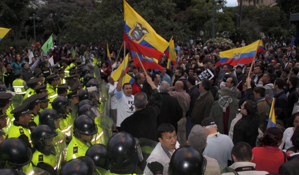 Ambato, Ibarra, Latacunga, Cuenca y Galápagos también se sumaron a las marchas