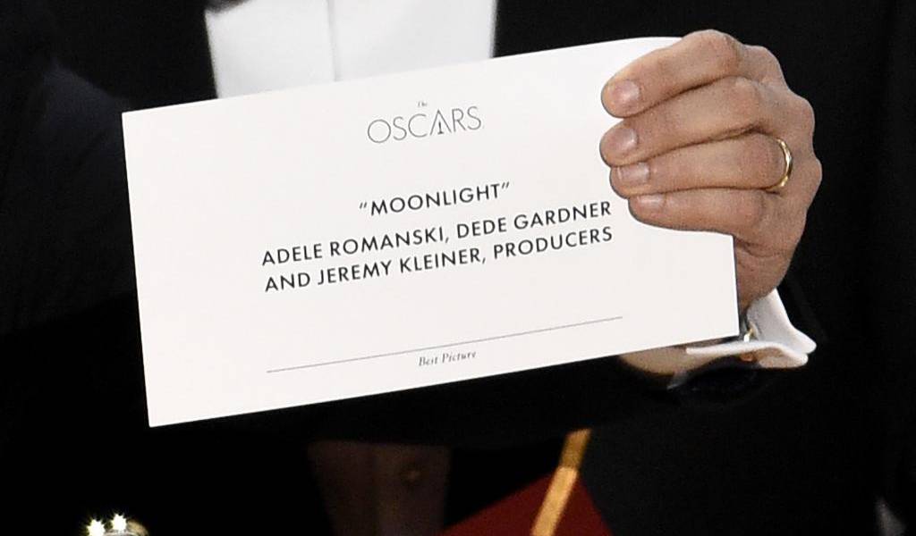 La Academia de cine se disculpa por polémico error en los Premios Óscar