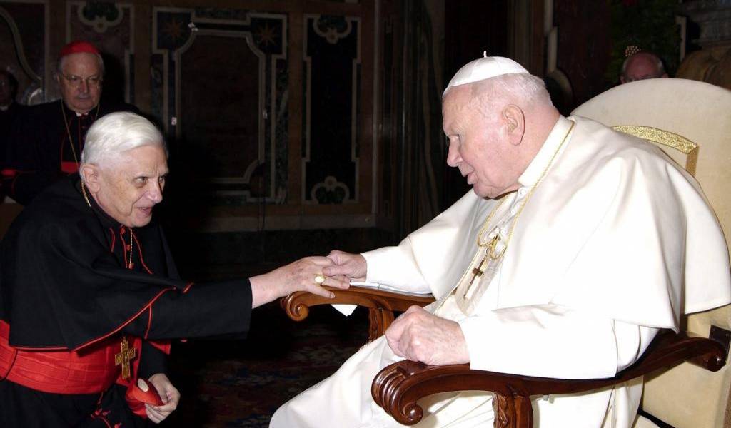 Benedicto XVI asistirá a la ceremonia de canonización de sus predecesores