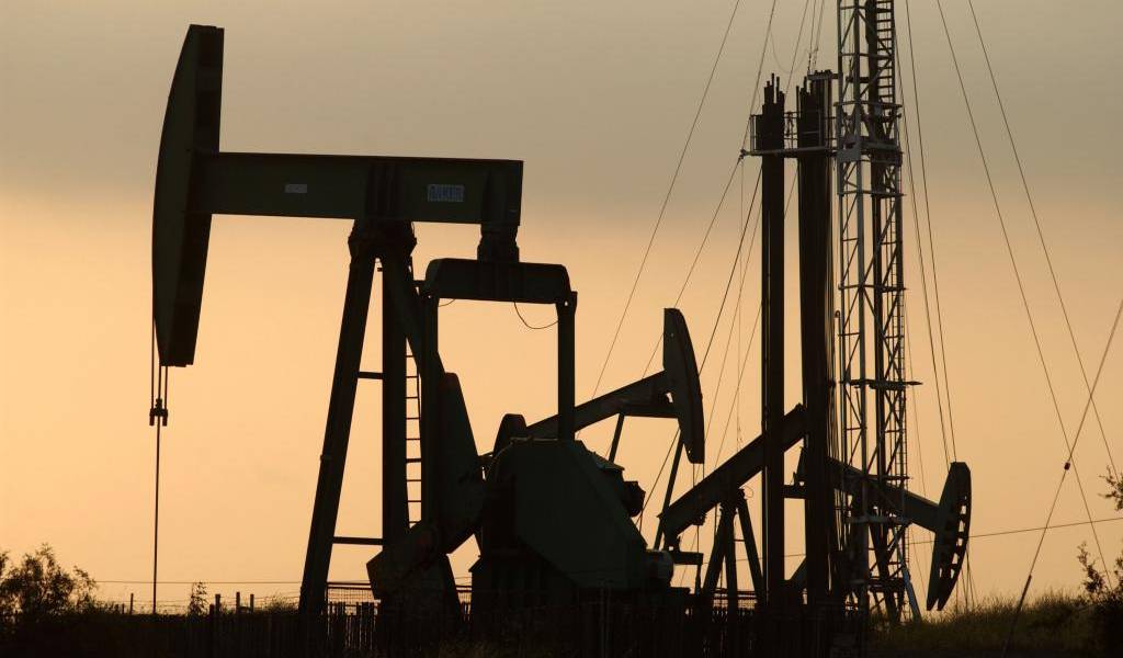 Petróleo cerró en alza en Nueva York tras caída de reservas en EEUU