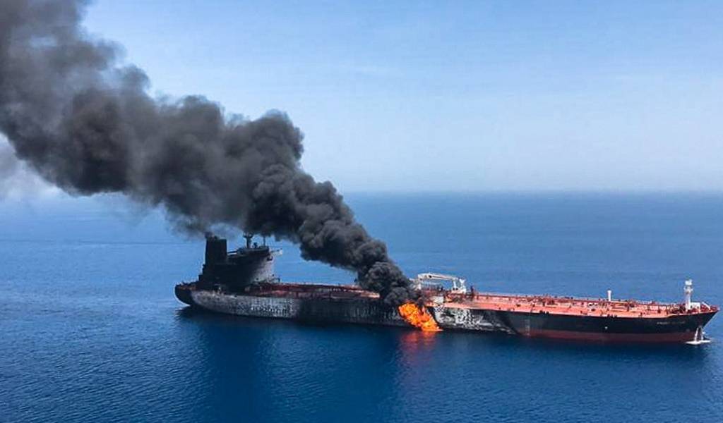 Ataque a barcos aumenta precio del petróleo