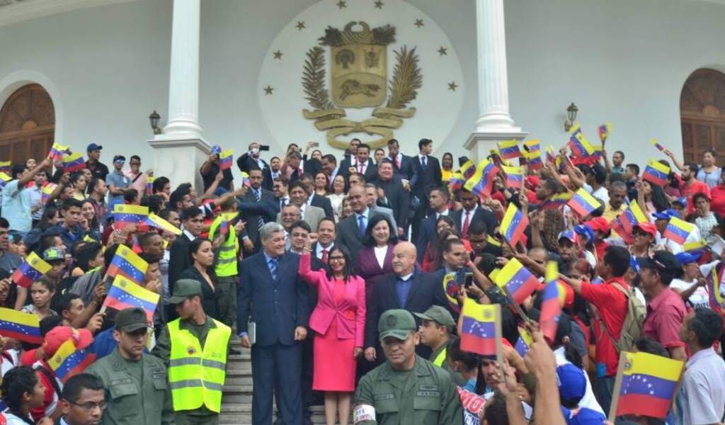 Constituyente juramenta a gobernadores chavistas y convoca a opositores
