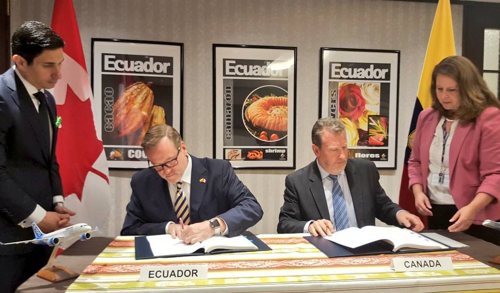 Canadá y Ecuador firman convenio que aumenta conexiones de transporte aéreo
