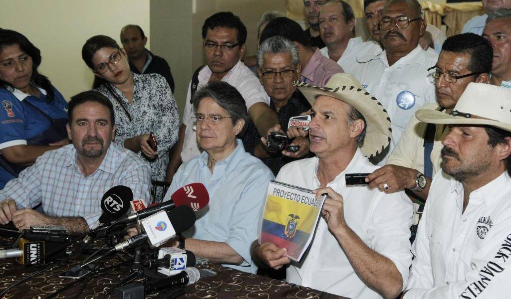 Paul Olsen entrega propuesta agrícola a Guillermo Lasso en Guayaquil