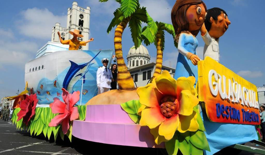 Guayaquil celebra 481 de fundación con colorido desfile