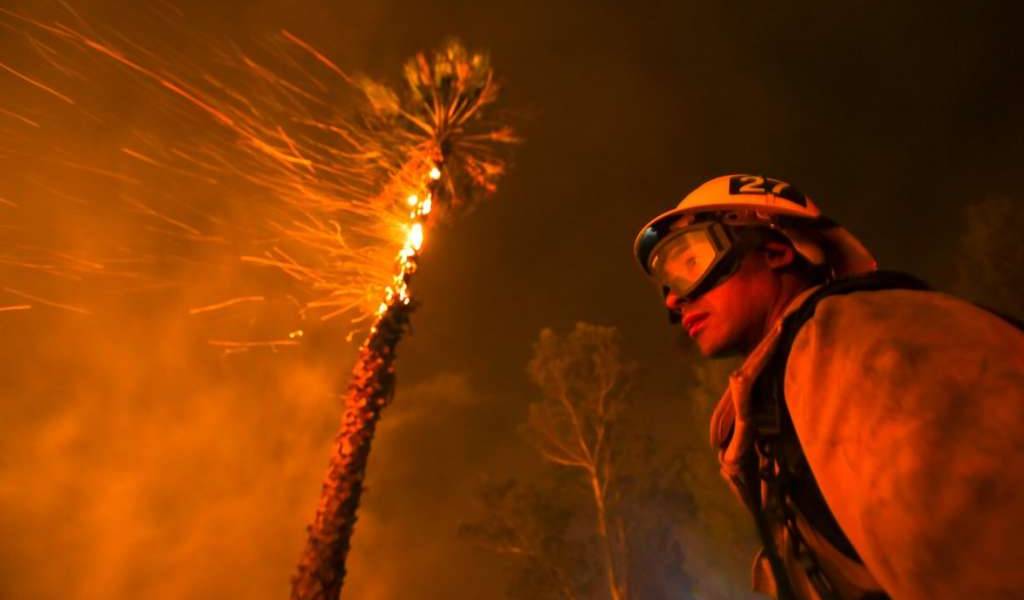 Gobernador de California declara estado de emergencia por incendio forestal