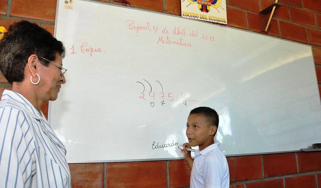 Ecuador celebra hoy el día del maestro