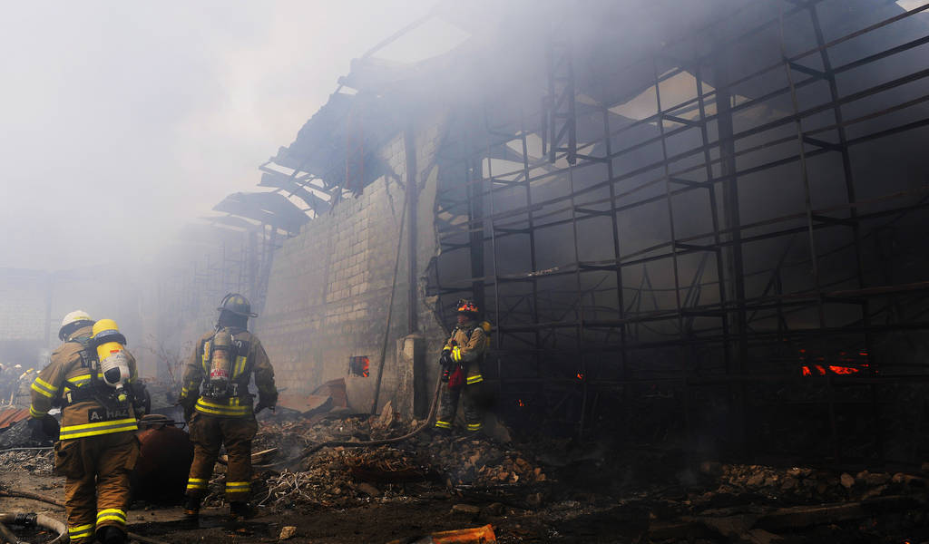 Incendio consume bodega de repuestos en el sector de Álamos Norte, en Guayaquil