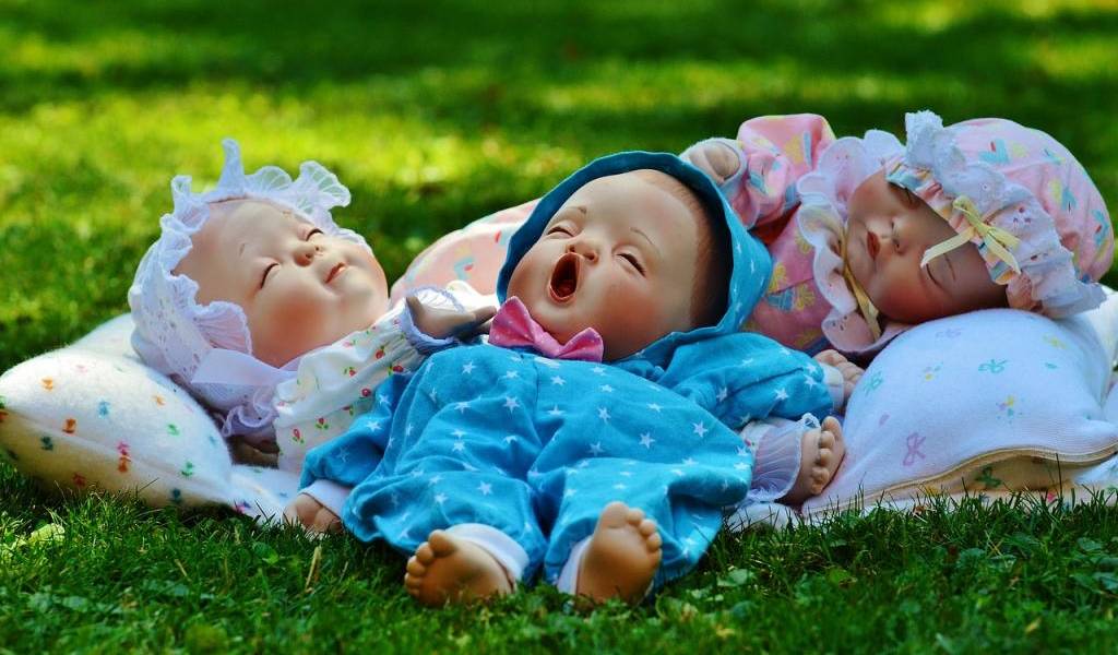 Las niñas deberían jugar menos con muñecas, según una científica