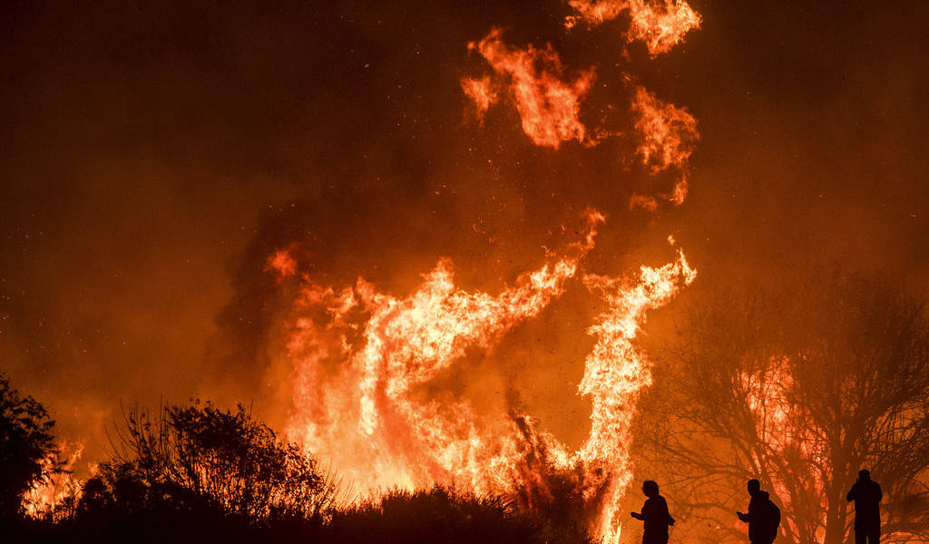Estados Unidos: Incendios forestales se desatan en otra parte del sur de California