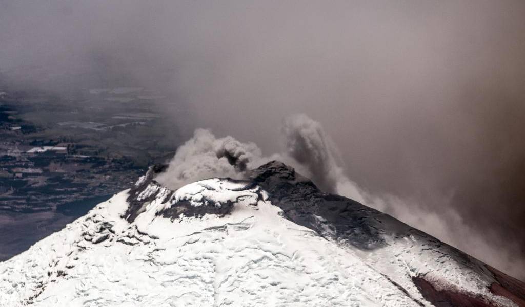 El volcán Cotopaxi inicia nueva fase de emisión de ceniza
