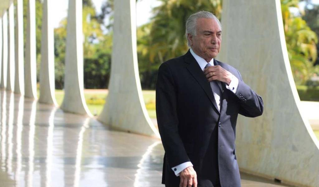 Presidente de Brasil niega haber participado de corrupción en Petrobras