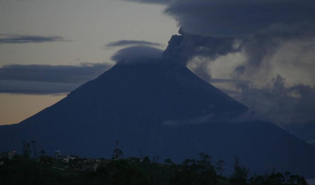 Volcán Tungurahua pone en alerta naranja a cuatro cantones
