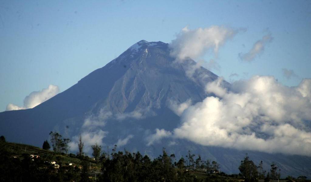 Baja la alerta del volcán Tungurahua tras descenso en su actividad