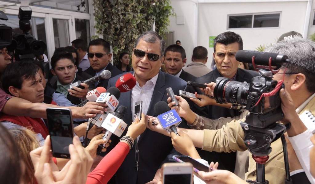 Presidente Correa quiere &quot;ministros de tiempo completo en campaña&quot;
