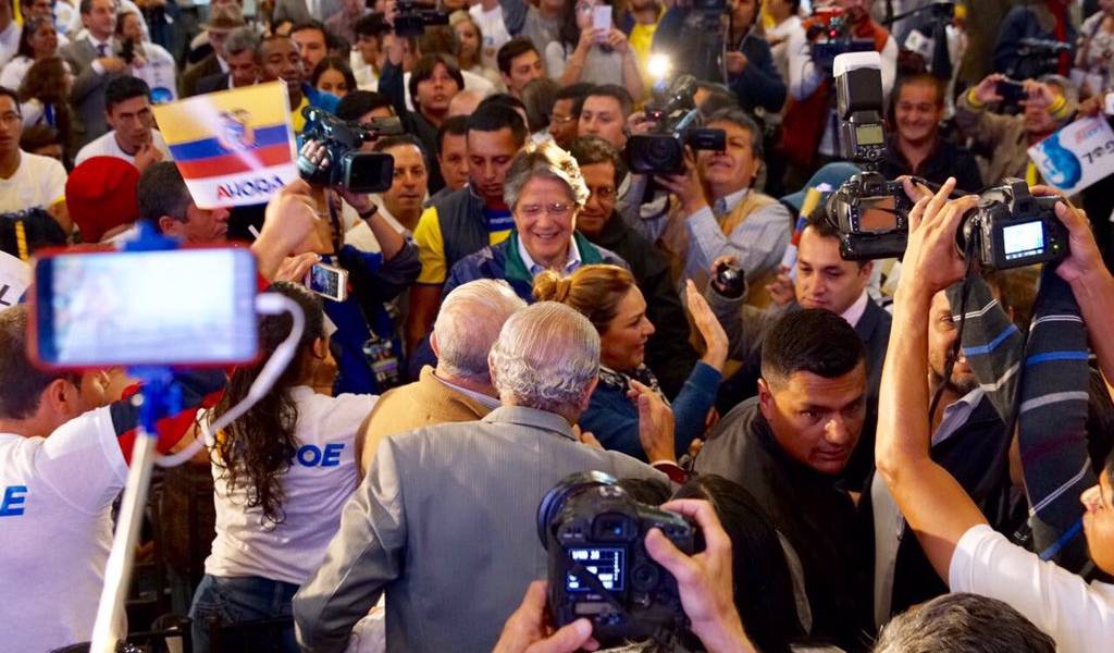 Candidato Guillermo Lasso insta a los jóvenes a vigilar resultados electorales
