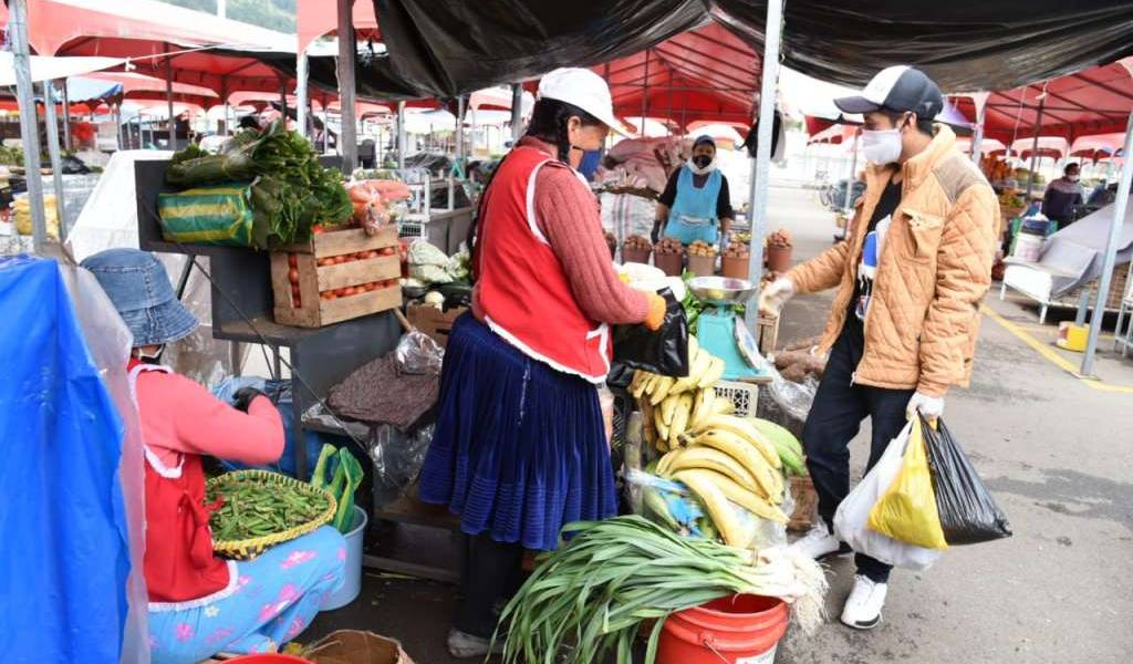 Autoridades refuerzan controles en los mercados de Quito