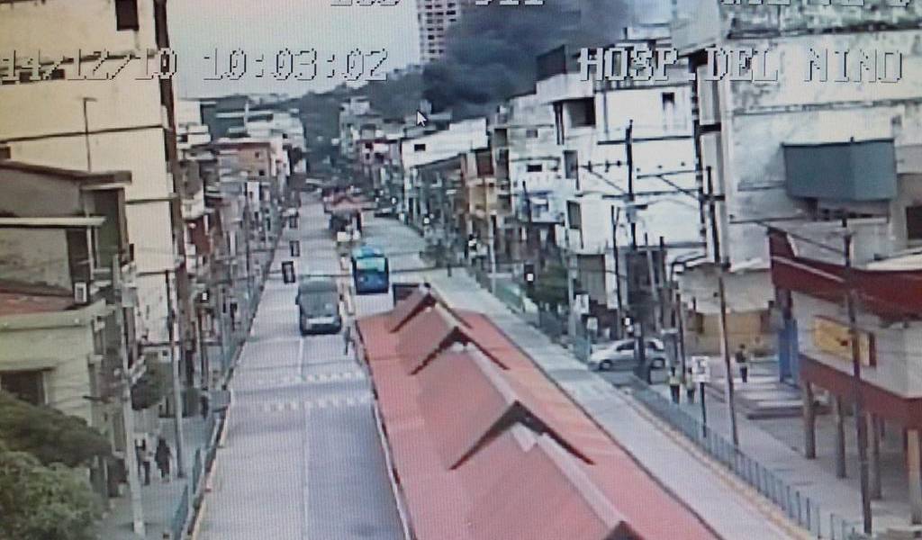 Incendio en Guayaquil alarmó a comerciantes del centro de la ciudad