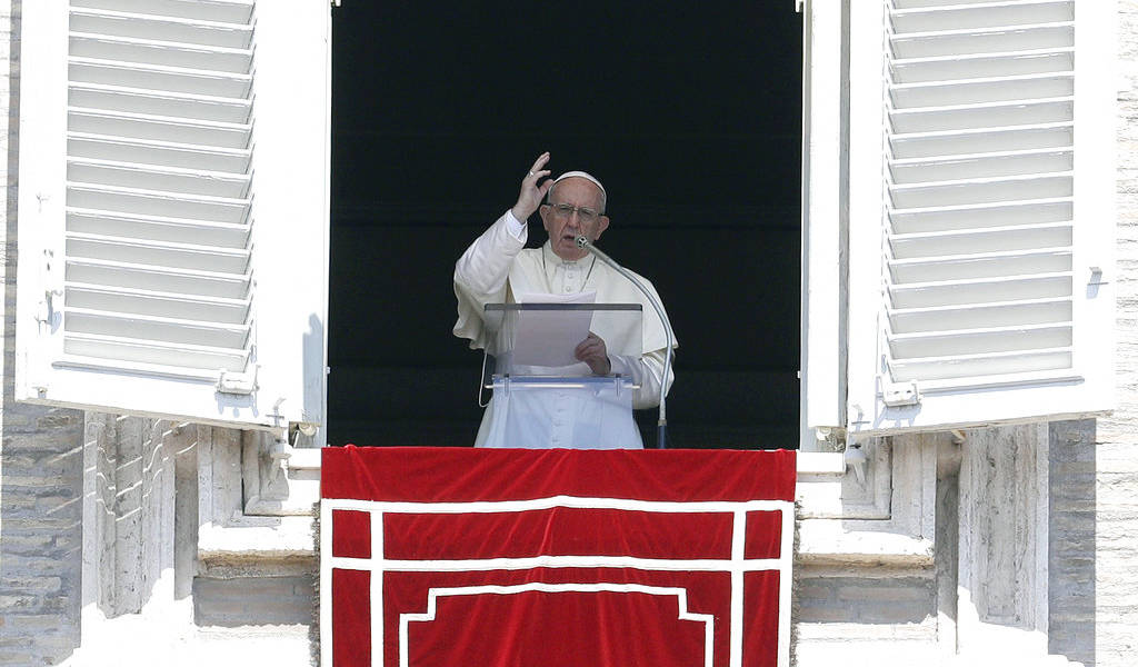 Abusos sexuales de sacerdotes son un crimen, dice Papa Francisco