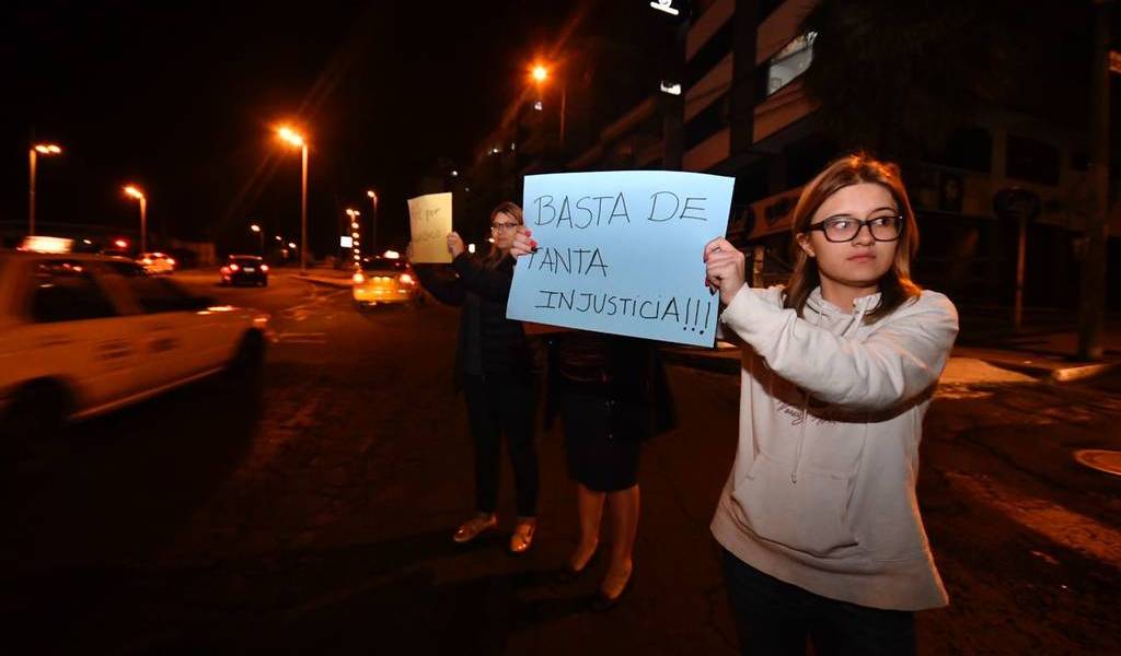 Familiares de Villavicencio rechazan presencia policial cerca de su domicilio en Quito