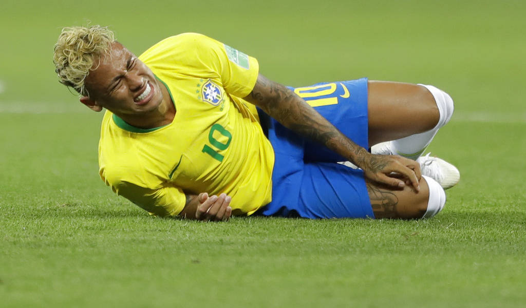 Neymar asusta de nuevo a Brasil tras no terminar entrenamiento