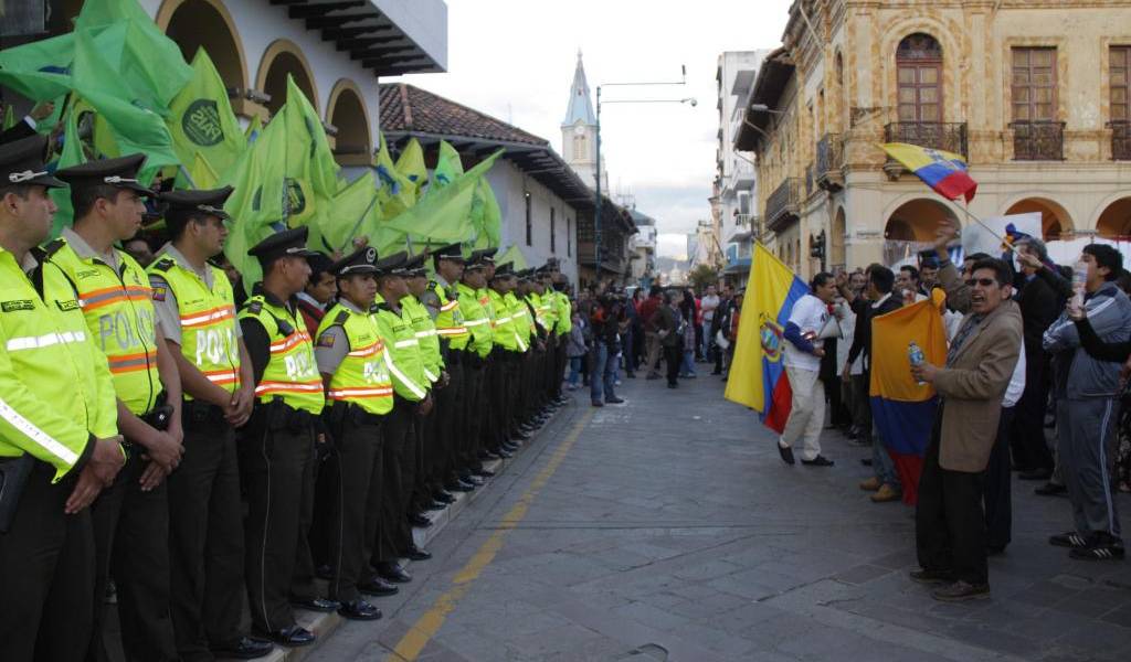 Protestas en Cuenca a favor y en contra del gobierno