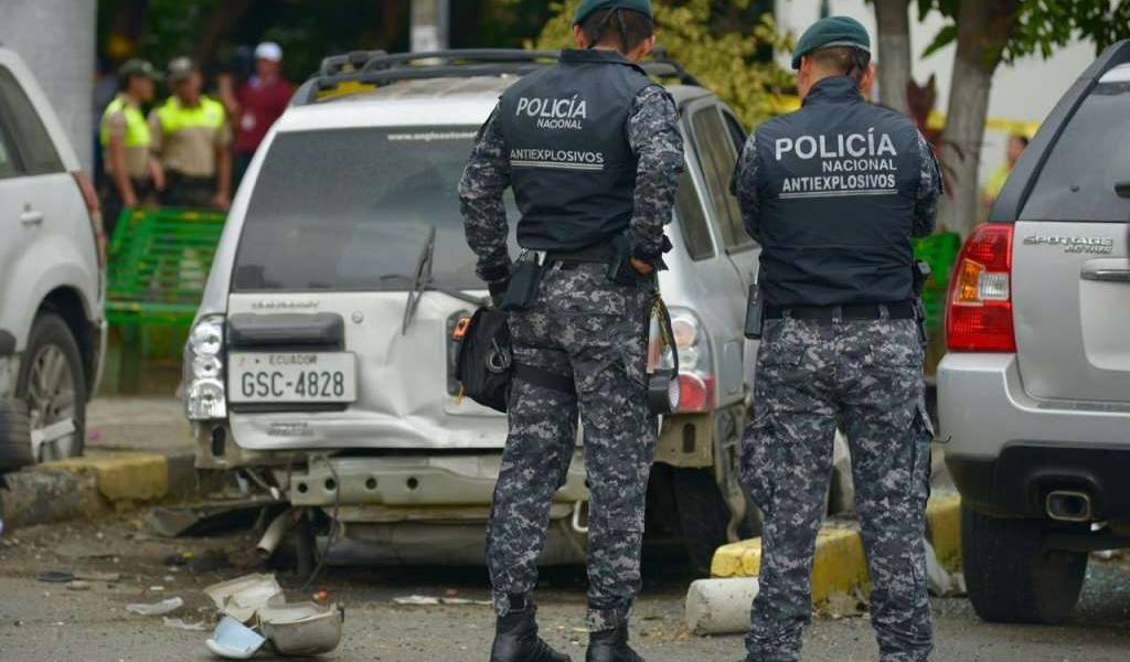 Vehículo explota en la Universidad de Guayaquil