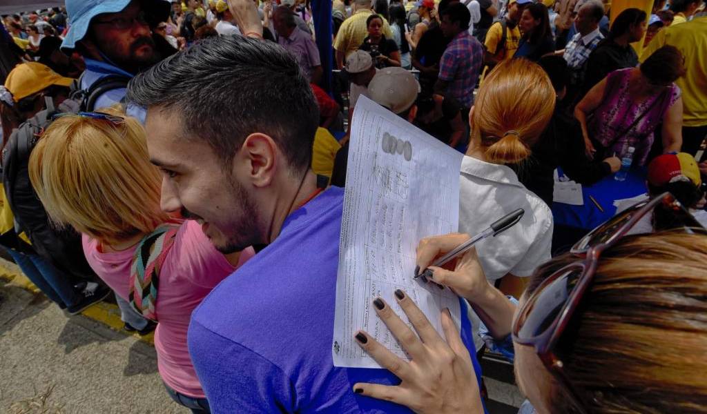 Venezuela: oposición se enfoca en las firmas para revocatorio