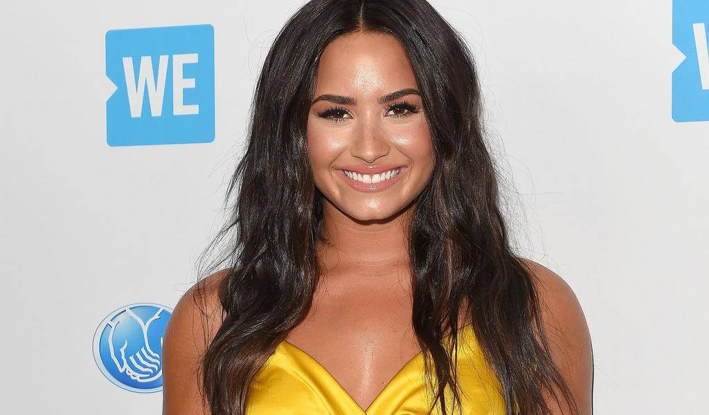 Demi Lovato sube la temperatura en redes sociales por infartante escote