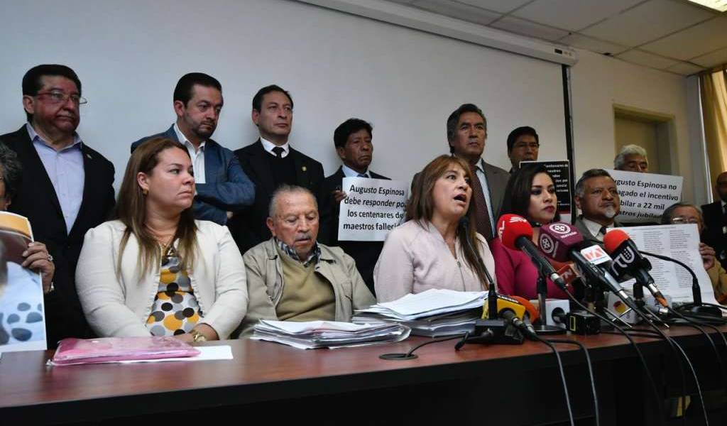 Jeannine Cruz pide juicio político a Augusto Espinosa por casos de abuso sexual