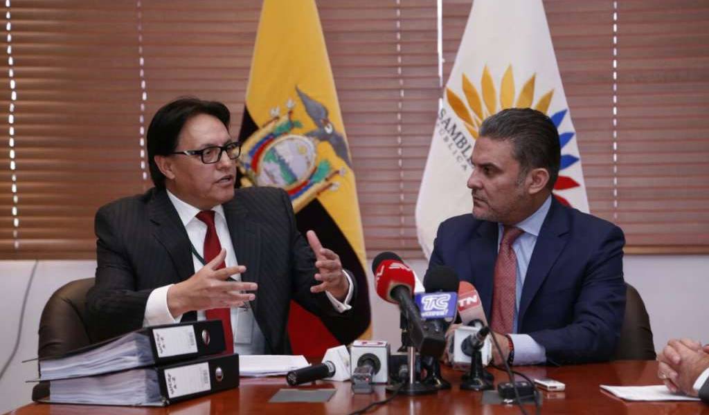 Deuda de casi $19 mil millones por contratos petroleros, denuncia Villavicencio
