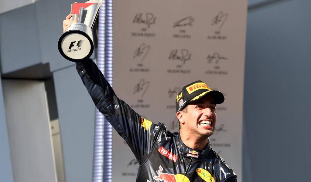 Ricciardo gana en Malasia y Rosberg sigue de líder