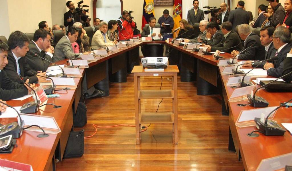 Prefectos reaccionan sobre la posibilidad de una consulta en Abdón Calderón
