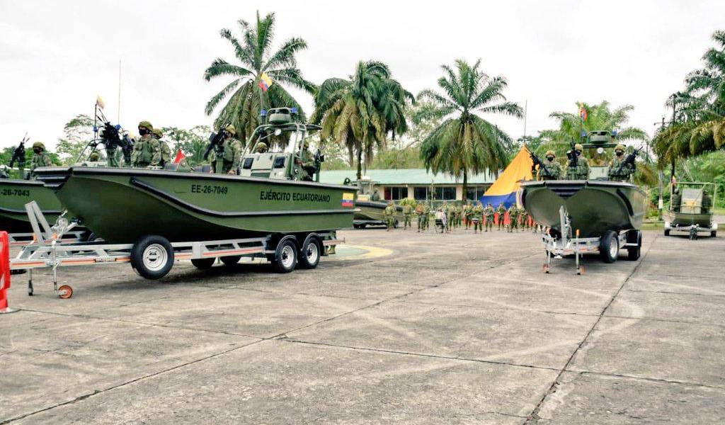 Fuerzas Armadas reciben 12 lanchas para patrullaje fluvial en frontera con Colombia