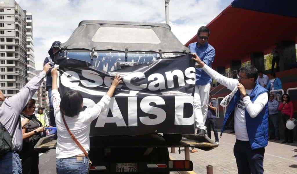 Entregan camioneta en la que viajaron periodistas a frontera