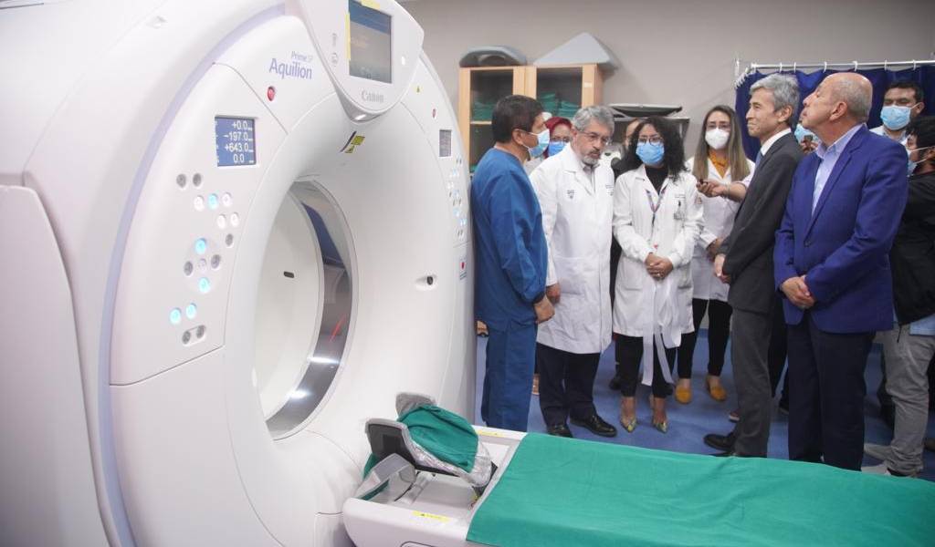Japón dona a Ecuador diez tomógrafos para sus hospitales públicos