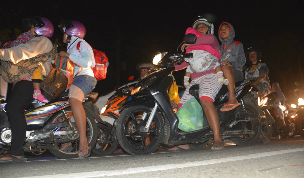 Al menos tres muertos por un sismo de magnitud 6,5 registrado en Indonesia