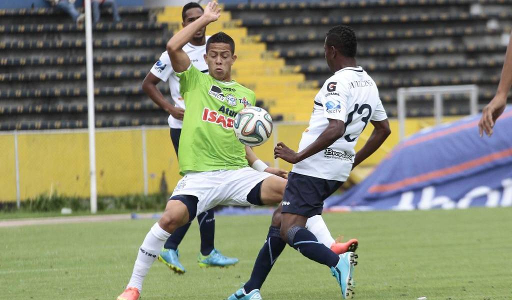 Universidad Católica se impuso 2-1 al Manta FC