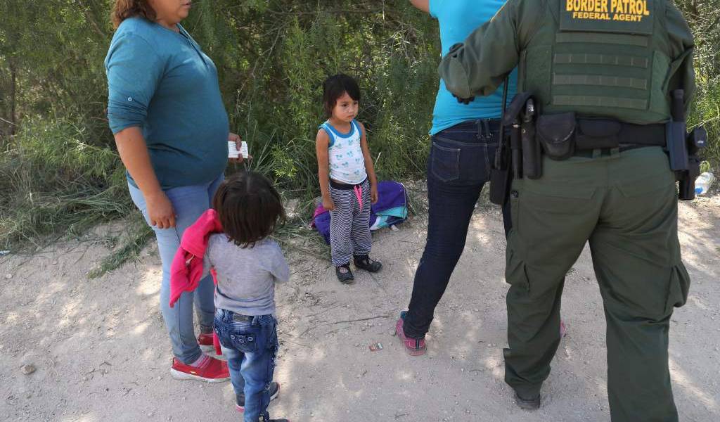 EEUU frena temporalmente deportaciones de reunificados