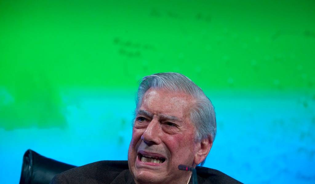Hospitalizado Vargas Llosa en España tras sufrir caída