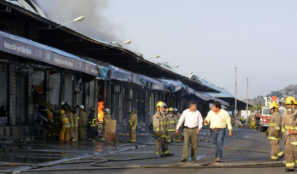 Investigan causas del incendio en mercado Montebello