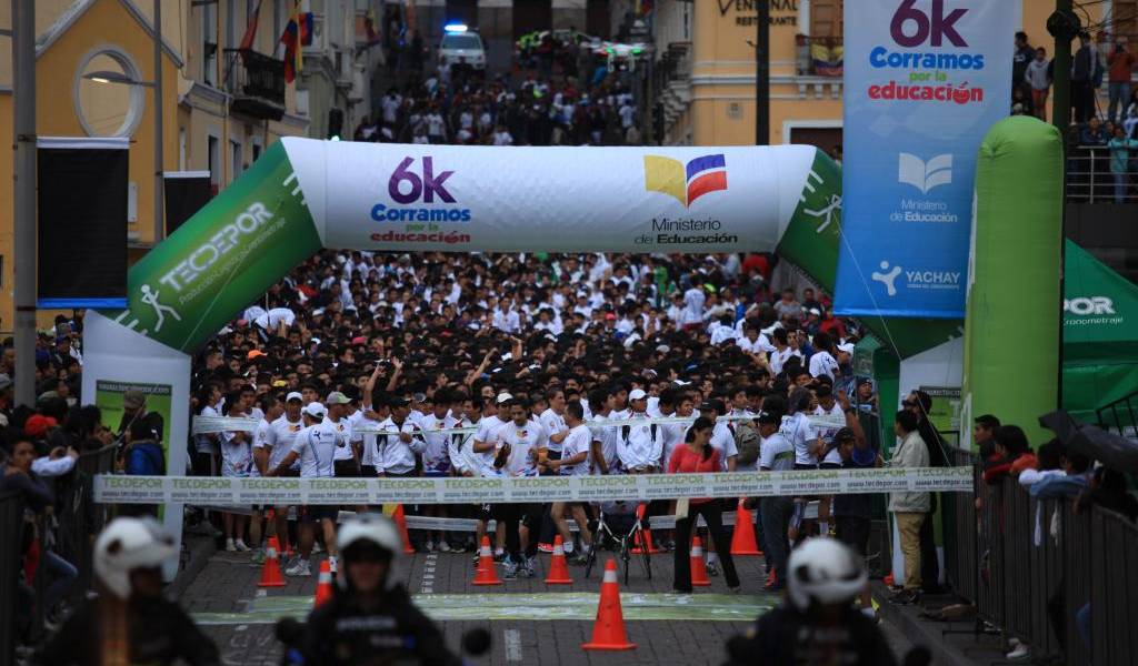 Cinco mil estudiantes festejan a Quito con carrera 6K por la educación